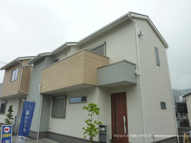 車折神社駅 徒歩12分 構造:木造スレート葺土地面積:81.56平米 ( 24.67坪 ) 建物面積:83.17平米 ( 25.15坪 )