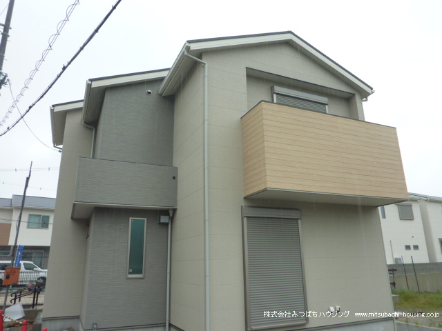 車折神社駅 徒歩12分 構造:木造スレート葺土地面積:83.55平米 ( 25.27坪 ) 建物面積:86.97平米 ( 26.3坪 )