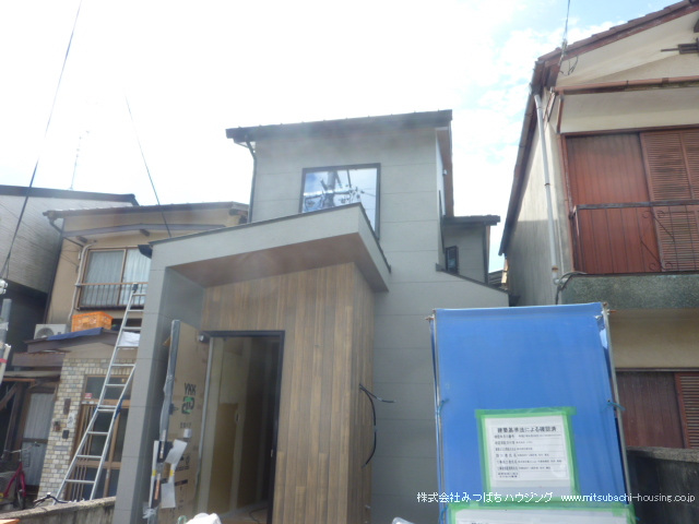 鳴滝駅 徒歩16分 構造:木造土地面積:83.35平米 ( 25.21坪 ) 建物面積:68.03平米 ( 20.57坪 )